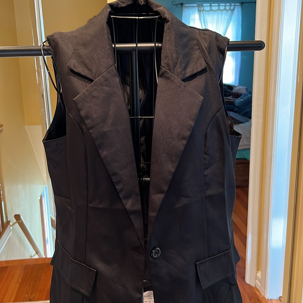 Vest - Picture 2 of 3